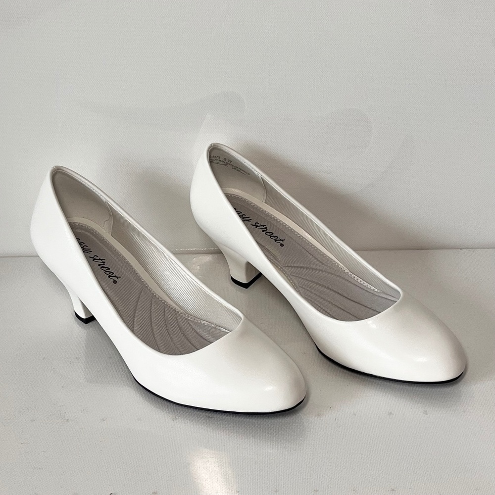 Easy Street Women's Fabulous Comfort Pump